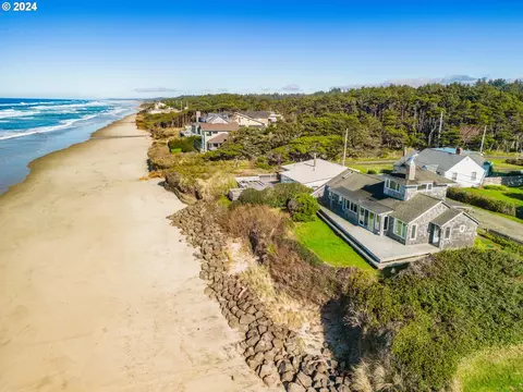 6943 NW Finisterre Ave, Yachats, OR 97498
