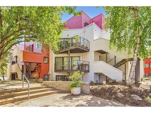 910 NW Naito Pkwy #I-21, Portland, OR 97209