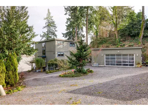 575 Grey Cliffs Dr, Saint Helens, OR 97051