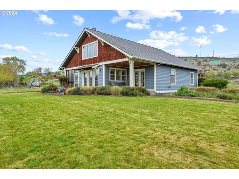 1504 Fish Camp Rd, Maupin, OR 97037