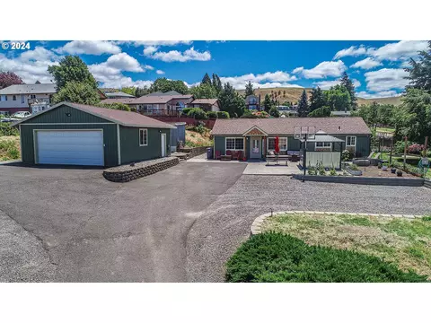 2624 E 10th St, The Dalles, OR 97058