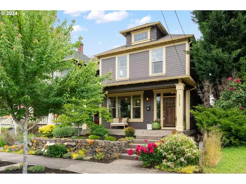 5715 N Bowdoin St, Portland, OR 97203