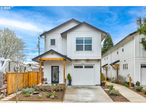 653 NW 4th Ave, Canby, OR 97013