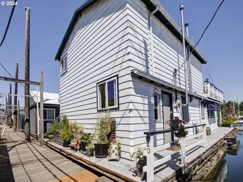 173 NE Bridgeton Rd #20, Portland, OR 97211