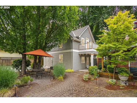 42 NE Graham St, Portland, OR 97212