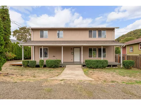 153 SE Templin Ave, Roseburg, OR 97470
