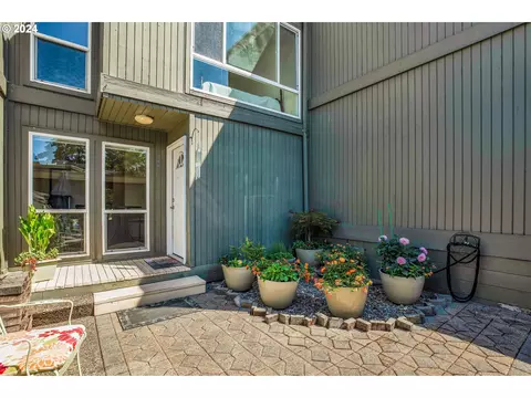 1684 NW Midlake Ln, Beaverton, OR 97006