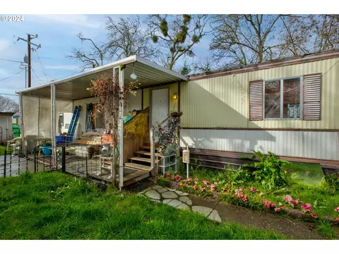 499 Sterling Spc G-07 Dr, Roseburg, OR 97470