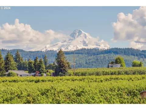 4326 Royal Anne Dr, Hood River, OR 97031