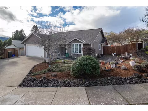 1372 NW Vallejo Dr, Roseburg, OR 97471