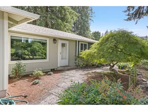 424 N 13th St, Lyons, OR 97358
