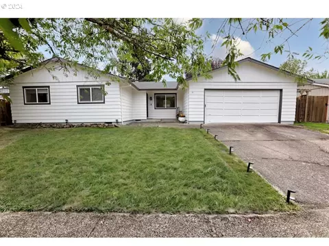 3710 E Vittoria Way, Newberg, OR 97132