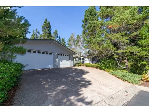 920 N Island Dr, Florence, OR 97439