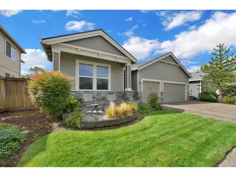 1072 Throne Dr, Eugene, OR 97402