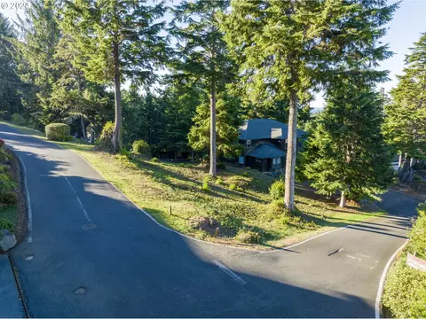 425 Surf View Dr, Gleneden Beach, OR 97388
