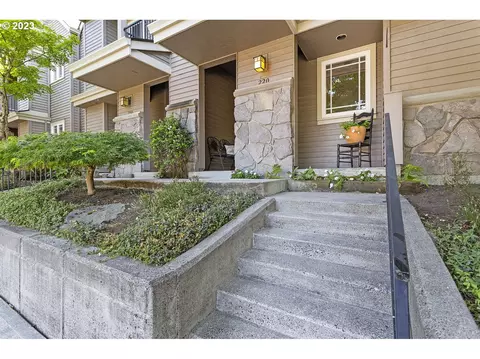 220 NE 5th St, Gresham, OR 97030