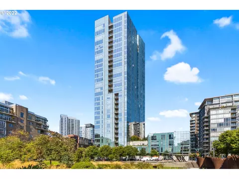 1075 NW Northrup St #204, Portland, OR 97209
