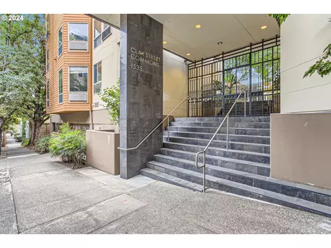 1535 SW Clay St #138, Portland, OR 97201
