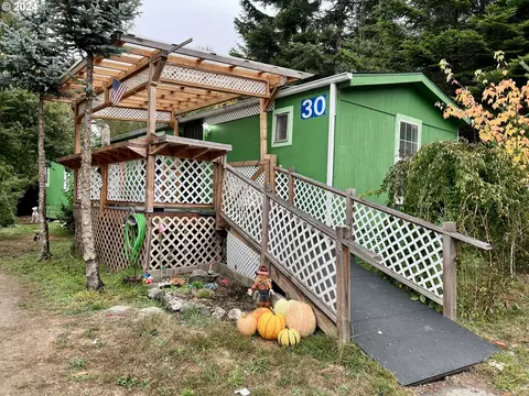 1938 Maryland Ave #30, Myrtle Point, OR 97458