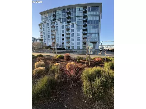 1260 NW Naito Pkwy #707, Portland, OR 97209