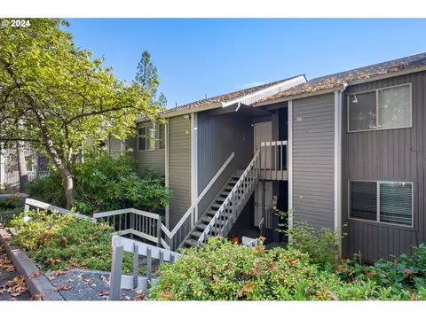 44 Eagle Crest Dr #15, Lake Oswego, OR 97035