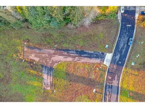 1463 1469 Barn Ct, Woodburn, OR 97071