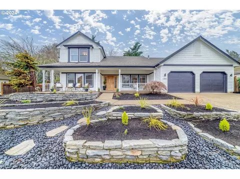 1293 Regency Dr, Eugene, OR 97401