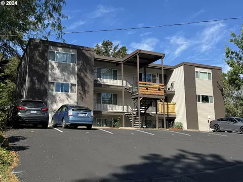 6498 Lowry Dr, West Linn, OR 97068