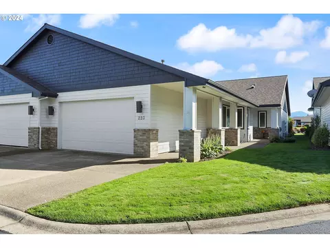 3483 Avalon Dr #223, Hood River, OR 97031