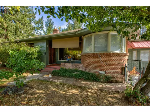 475 N Main St, Canyonville, OR 97417