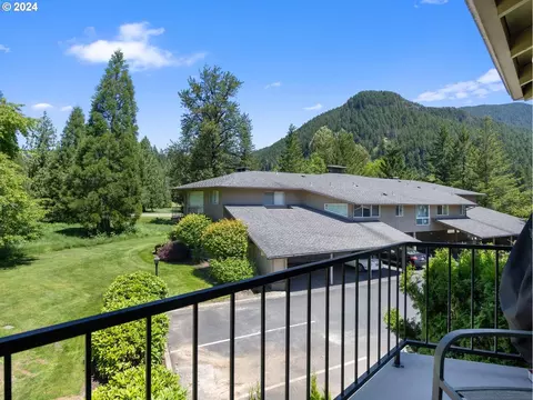 68621 E Fairway Estates Rd, Welches, OR 97067