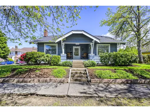 343 5th St, Springfield, OR 97477