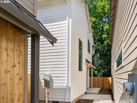60 NE Stanton St, Portland, OR 97212