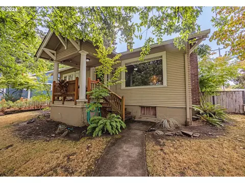 1258 Adams St, Eugene, OR 97402