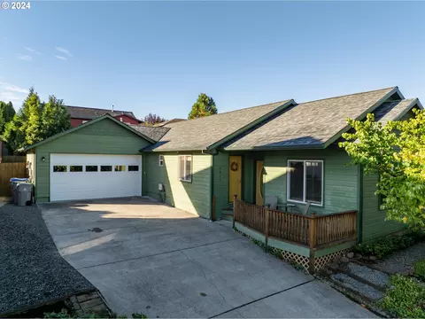 2913 Hazel Ave, Hood River, OR 97031