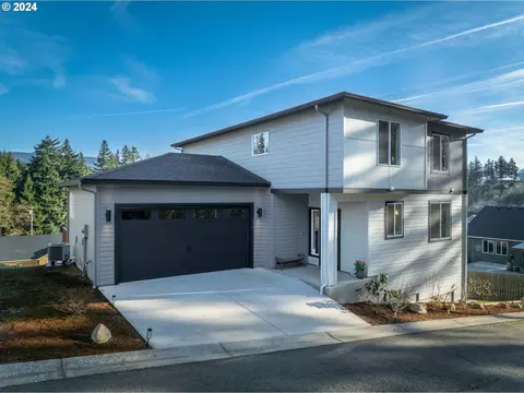 865 SE Hilltop Ln, Cascade Locks, OR 97014
