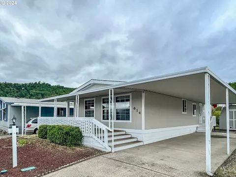 614 Shadow Ranch Ln, Roseburg, OR 97470