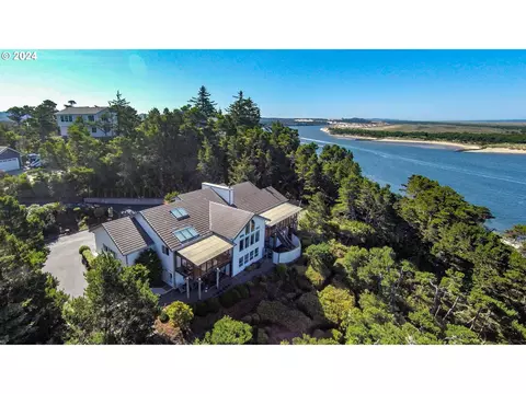 50 Shoreline Dr, Florence, OR 97439