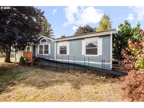 18780 Central Point Rd #35, Oregon City, OR 97045