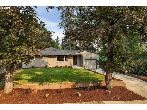 3450 S Crestview Dr, Salem, OR 97302