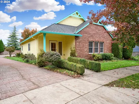 2481 Tracy Ln, Woodburn, OR 97071