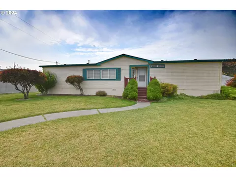 2525 W 8th St #66, The Dalles, OR 97058