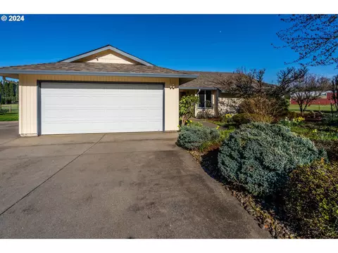 23123 S Bluegrass Ln, Estacada, OR 97023