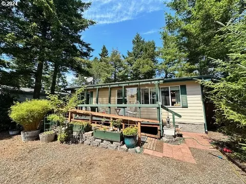 22 Sand Dollar Dr, Florence, OR 97439