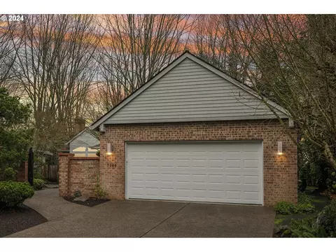 7380 SW Fairway Dr, Wilsonville, OR 97070