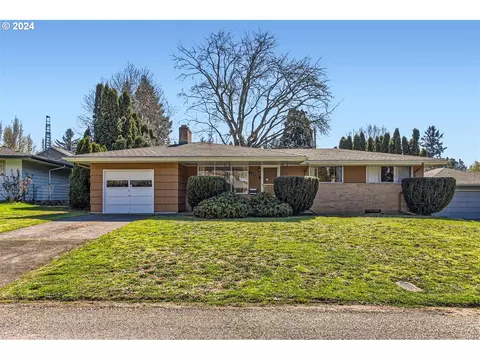 10324 NE Russell Ct, Portland, OR 97220