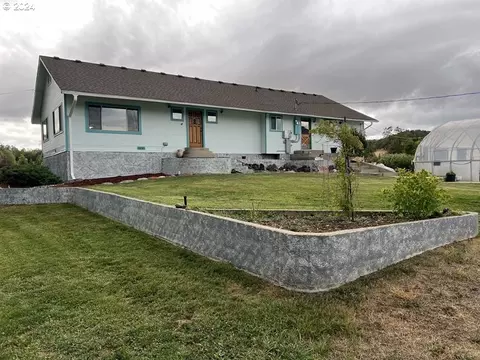 512 Cole Rd, Oakland, OR 97462