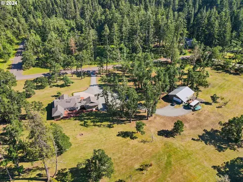 33482 Molitor Ranch Rd, Cottage Grove, OR 97424