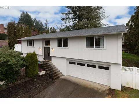 1000 SW Jeff Ct, Clatskanie, OR 97016