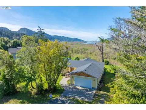 95639 Jerrys Flat Rd, Gold Beach, OR 97444